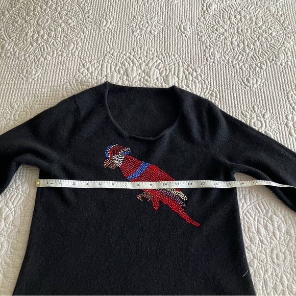 VTG black cashmere Italian sweater w/ Swarovski crystal parrot motif - Picture 6 of 7